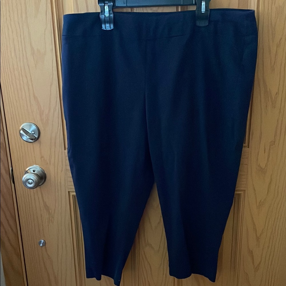 Croft & Barrow Dark Blue Stretch Capris 22W Regular